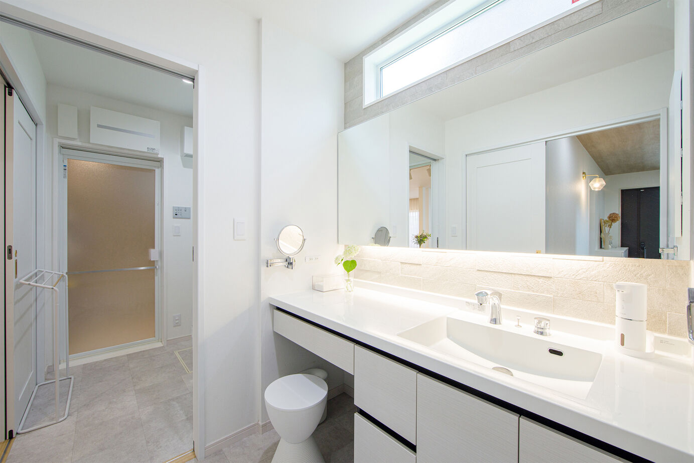 「完全フル装備の家」富士住建 【家事・子育て/デザイン】家族との距離が近い白を基調にした大空間のフル装備住宅の建築実例画像6