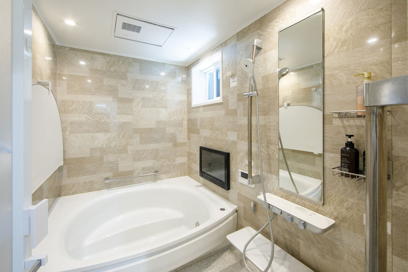 「完全フル装備の家」富士住建 【家事・子育て/デザイン】家族との距離が近い白を基調にした大空間のフル装備住宅の建築実例画像7