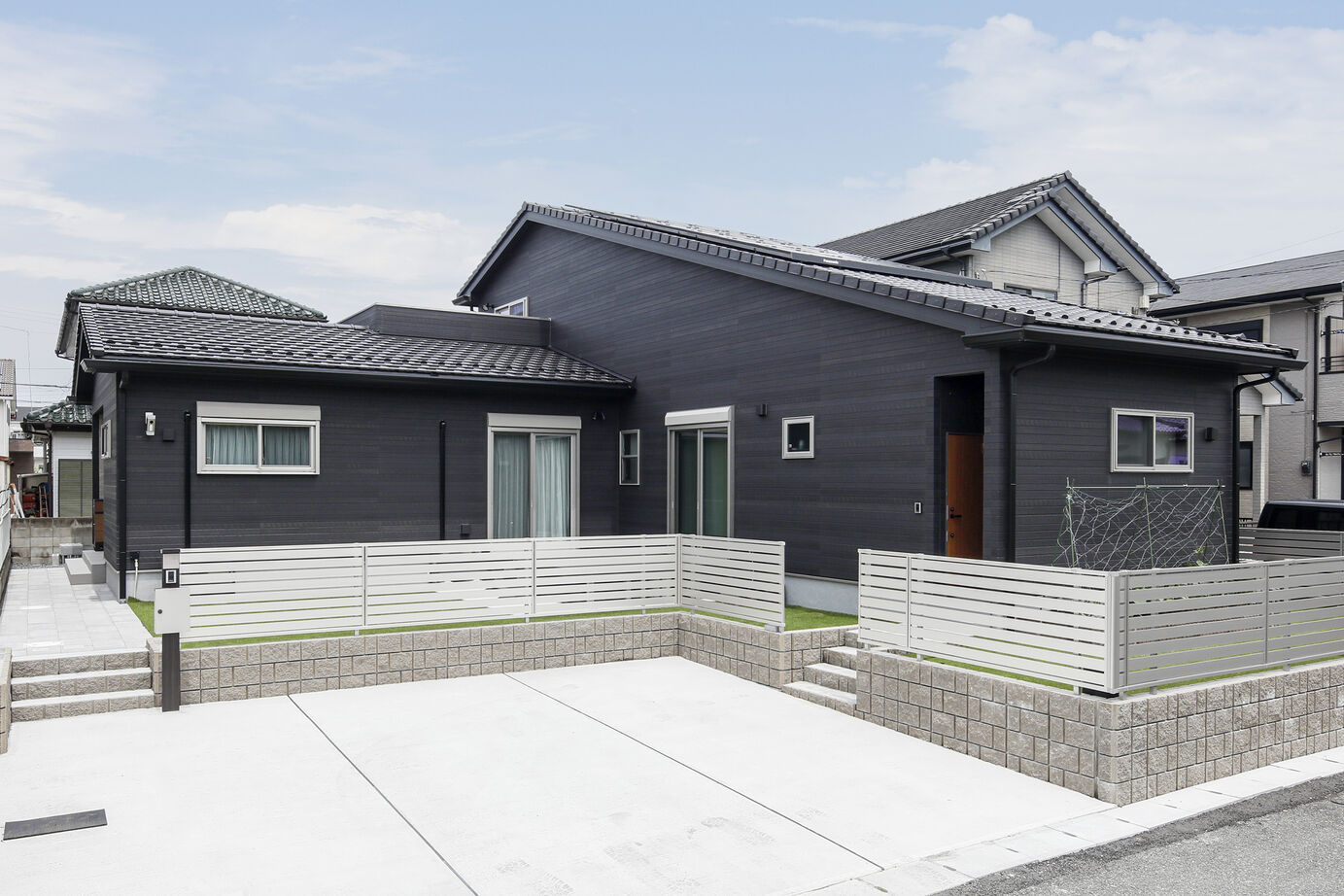 「完全フル装備の家」富士住建 【家事ラク/ワークスペース/間取り図有】平屋のように暮らせる2階建てのフル装備住宅の建築実例画像1