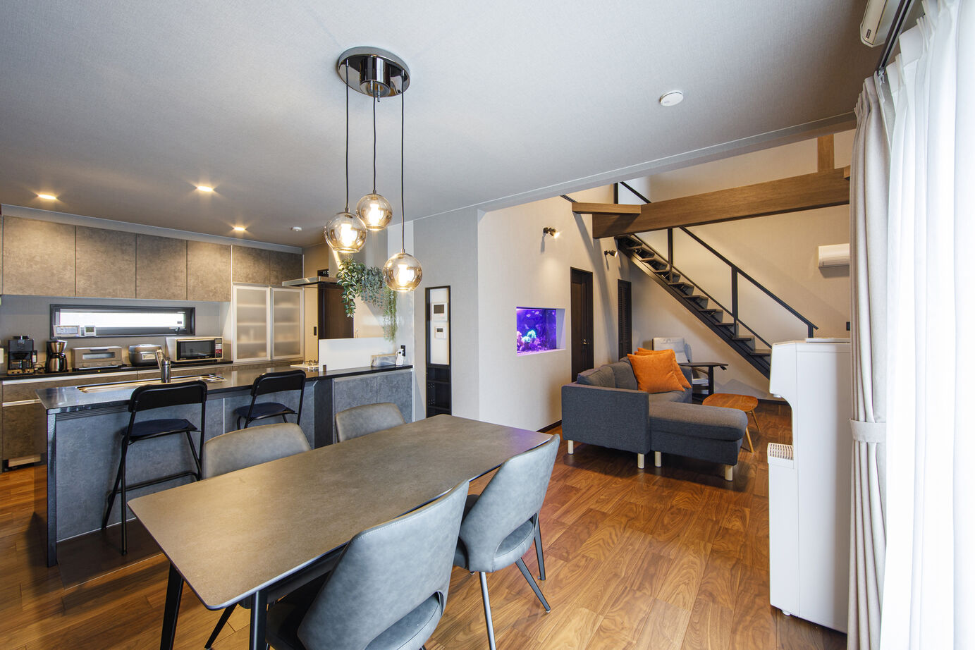 「完全フル装備の家」富士住建 【家事ラク/ワークスペース/間取り図有】平屋のように暮らせる2階建てのフル装備住宅の建築実例画像2