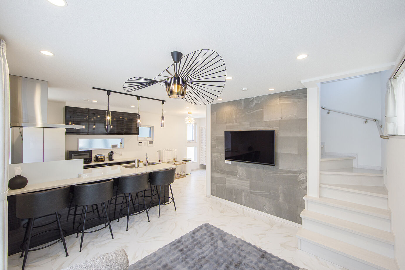 「完全フル装備の家」富士住建 【家事・子育て/間取り図有】変形地でも快適に暮らせるフル装備の都市型3階建ての建築実例画像2