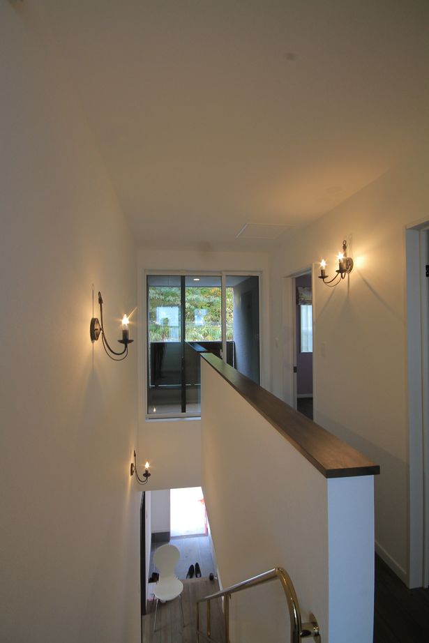 アサヒアレックス 【本体価格2260万円】こだわりのブルーと木の風合いがシックで美しい住まい。インテリアにもこだわりの建築実例画像7