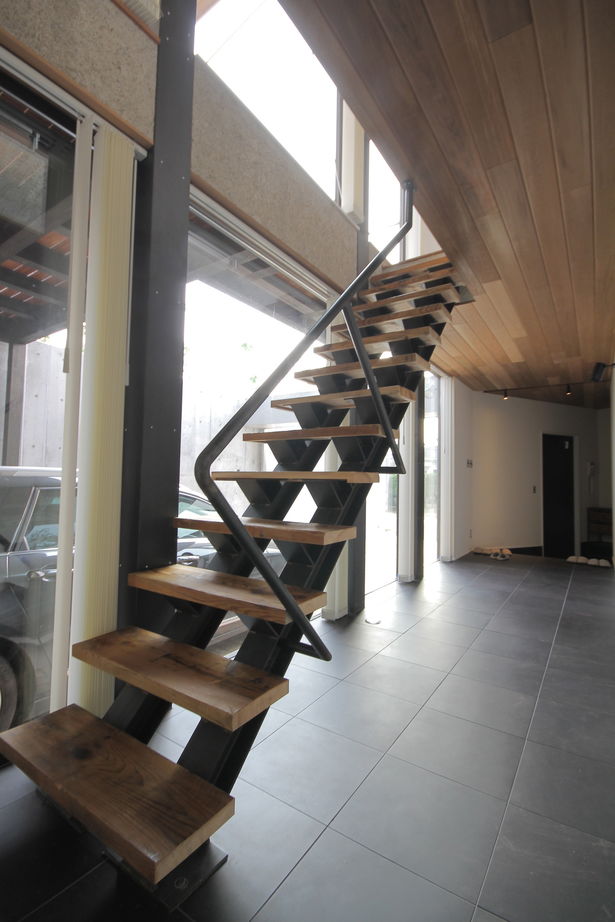 アサヒアレックス 天気の良い日も雨の日も　表情の違いを楽しめる住まいの建築実例画像7