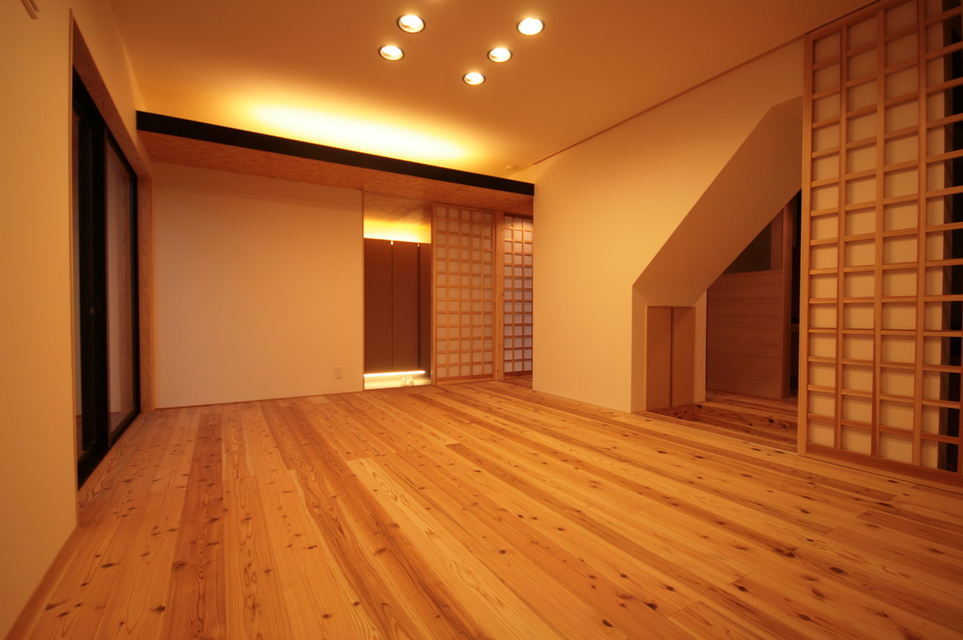 アサヒアレックス あたたかな灯りが広がる和洋折衷な住まいの建築実例画像3