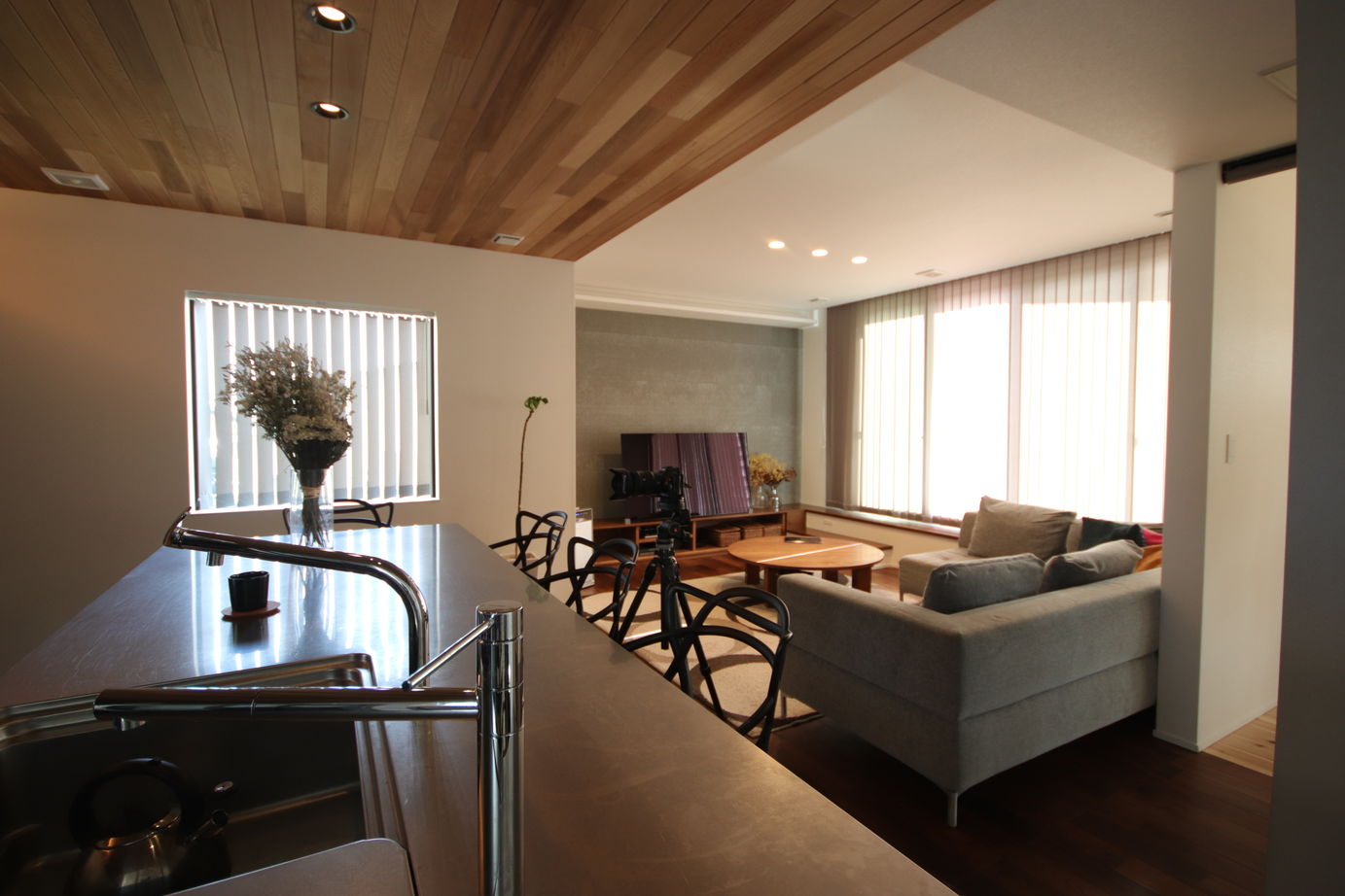 アサヒアレックス 自然素材をふんだんに活かした優雅な家の建築実例画像2