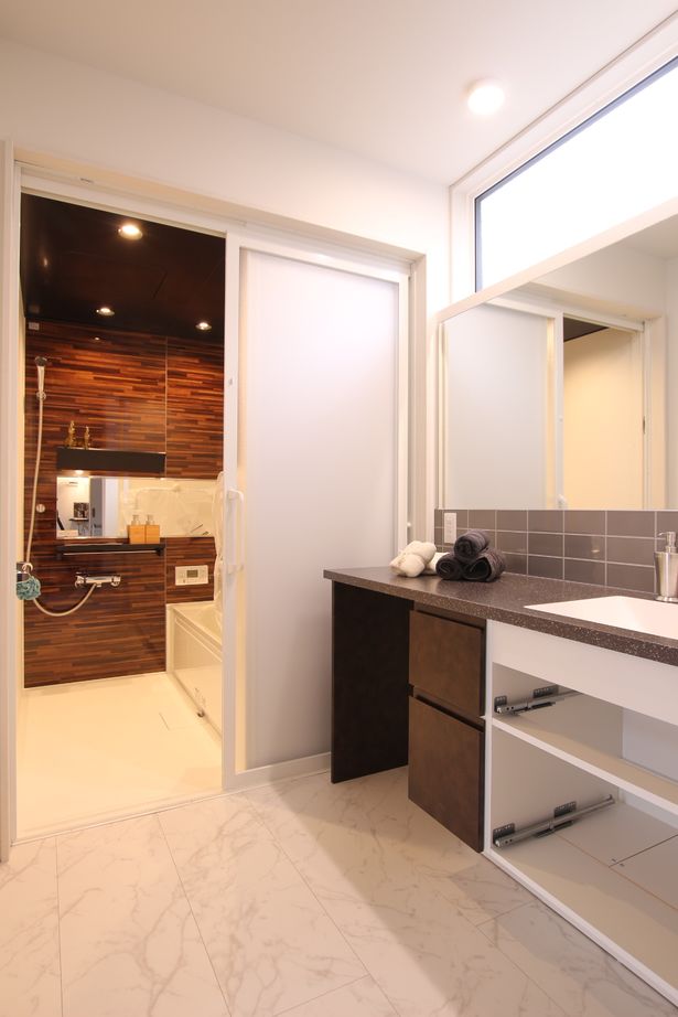 アサヒアレックス 落ち着きのあるシックな暮らしの建築実例画像6