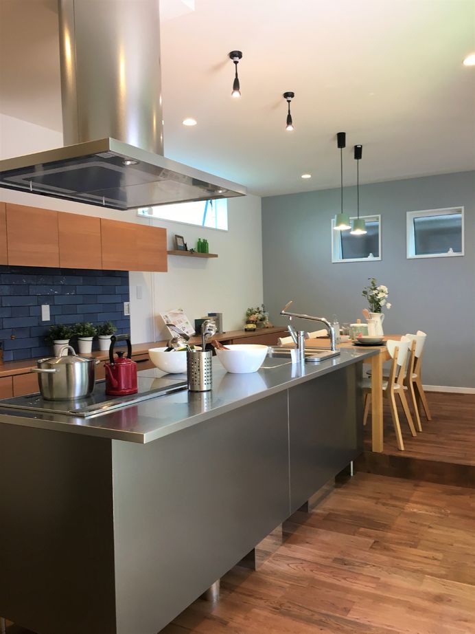 アサヒアレックス 吹き抜けからの自然照明でいつも明るい家の建築実例画像4