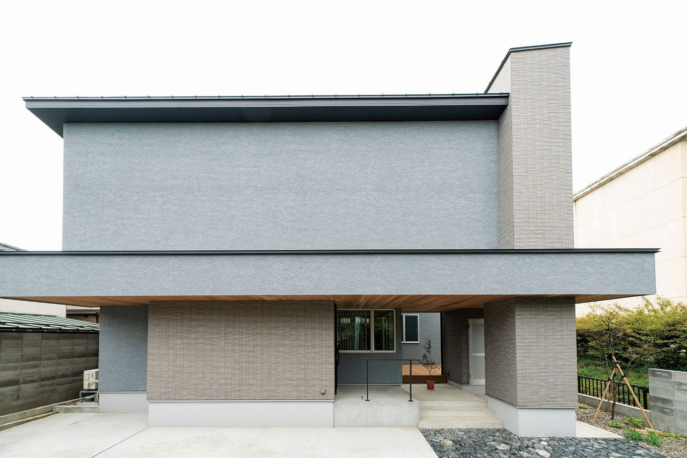 アサヒアレックス シャープで堂々とした存在感のある住まいの建築実例画像1