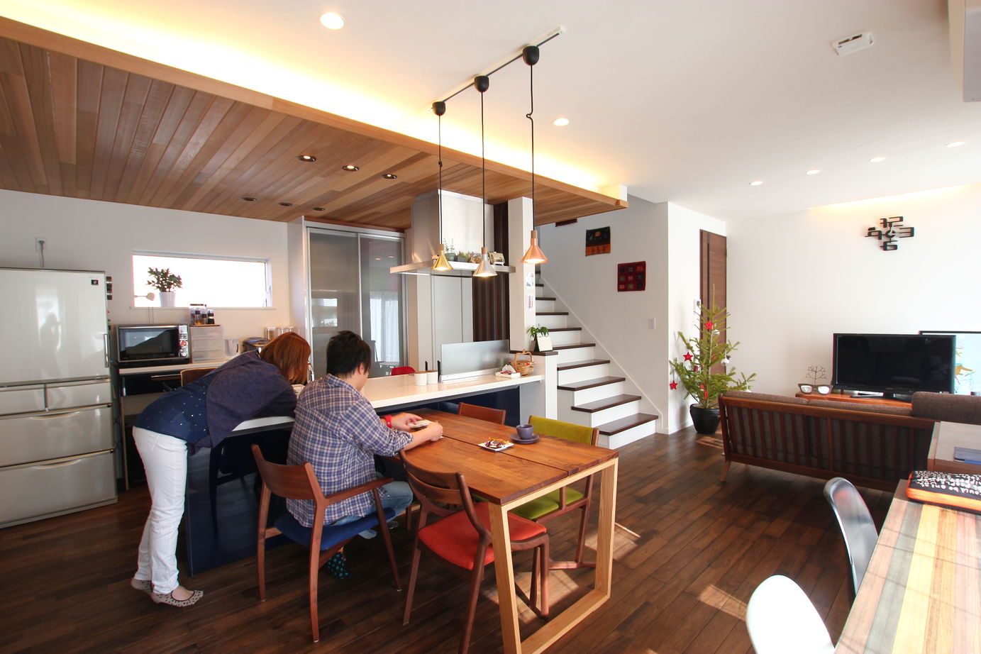 アサヒアレックス 【本体価格2350万円】家族の日常が、少し特別になる。くつろぎとデザインがちょうどいいLDKの建築実例画像1