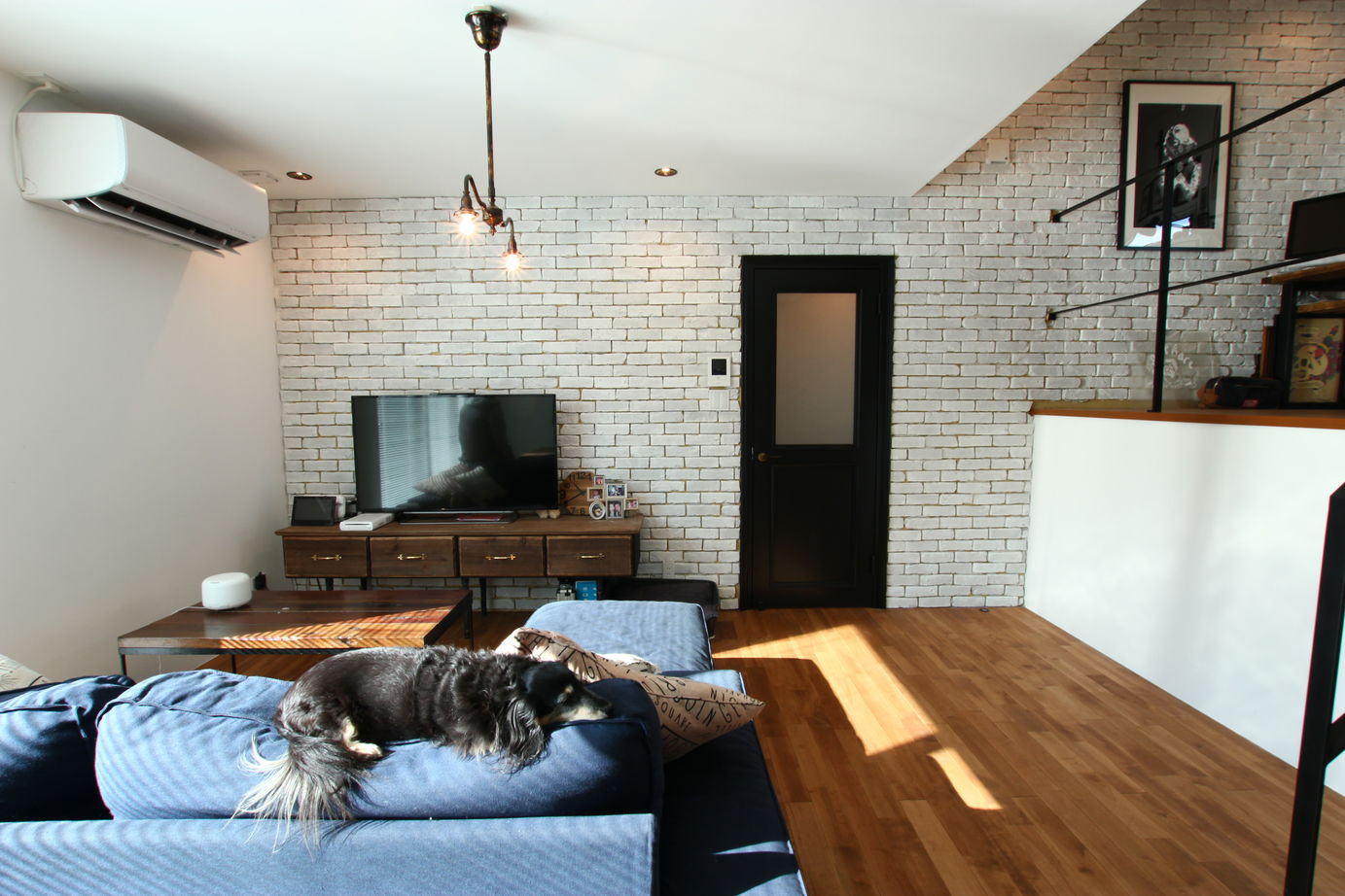 アサヒアレックス 【2010万円】モダンなデザイン×大人の遊び心。素材のとりあわせが目をひく住まいの建築実例画像2