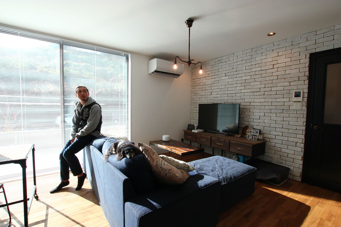 アサヒアレックス 【2010万円】モダンなデザイン×大人の遊び心。素材のとりあわせが目をひく住まいの建築実例画像3