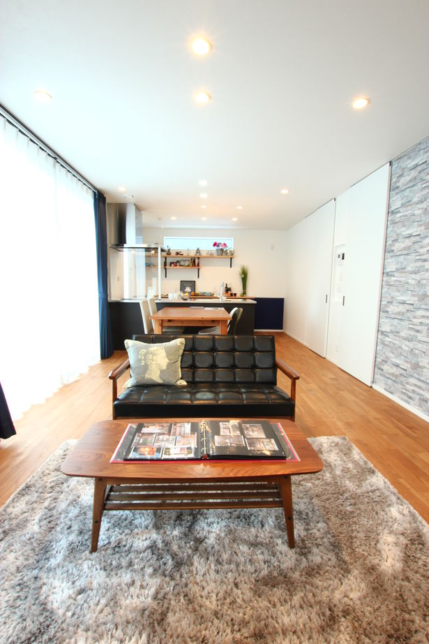 アサヒアレックス 収納もインテリア性に優れた魅せる家の建築実例画像1