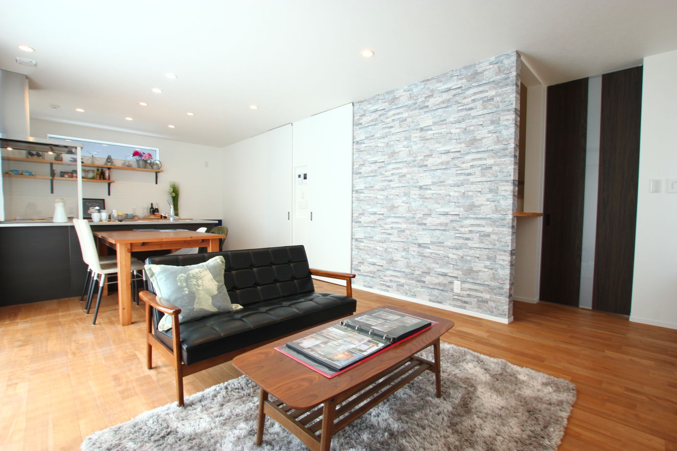 アサヒアレックス 収納もインテリア性に優れた魅せる家の建築実例画像3