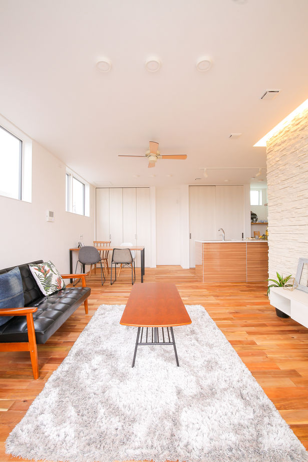 アサヒアレックス  2Fリビングと9帖バルコニーで過ごすリゾート空間の建築実例画像3