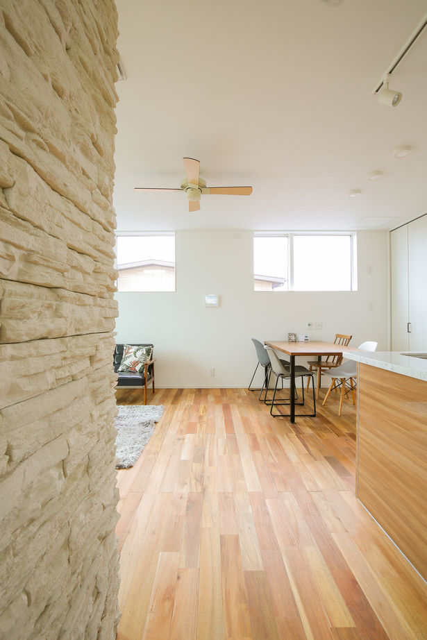 アサヒアレックス  2Fリビングと9帖バルコニーで過ごすリゾート空間の建築実例画像4