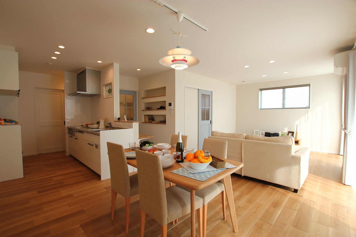 アサヒアレックス モダンで温かみのある北欧スタイルの建築実例画像1