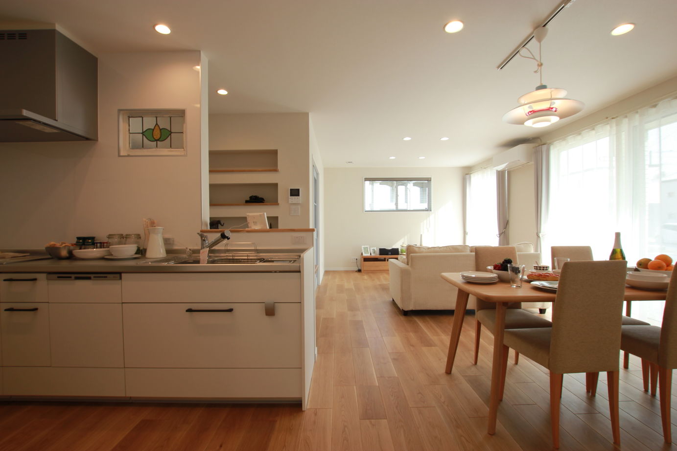 アサヒアレックス モダンで温かみのある北欧スタイルの建築実例画像4