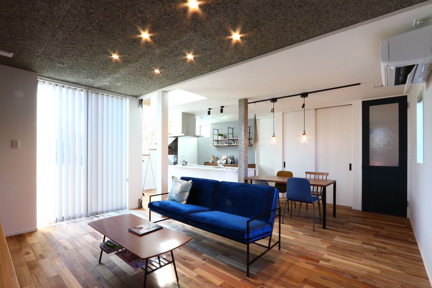 アサヒアレックス 適材適所にちりばめられた収納もオシャレに彩る家の建築実例画像2