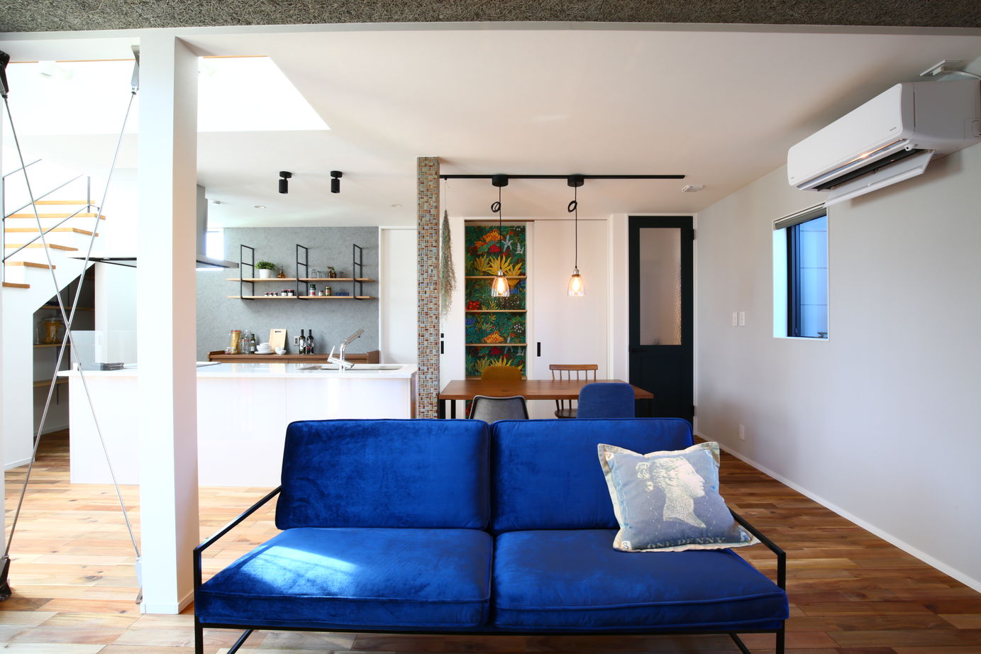 アサヒアレックス 適材適所にちりばめられた収納もオシャレに彩る家の建築実例画像3