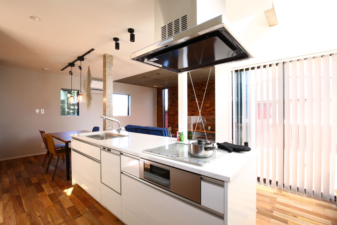 アサヒアレックス 適材適所にちりばめられた収納もオシャレに彩る家の建築実例画像5