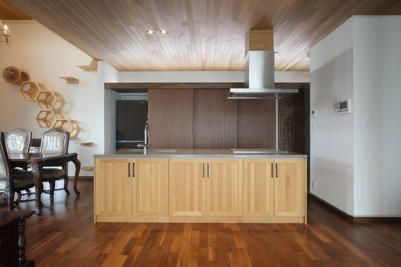 アサヒアレックス 重厚感溢れるヴィクトリアンハウスの建築実例画像3