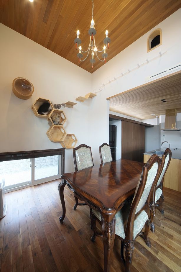 アサヒアレックス 重厚感溢れるヴィクトリアンハウスの建築実例画像4