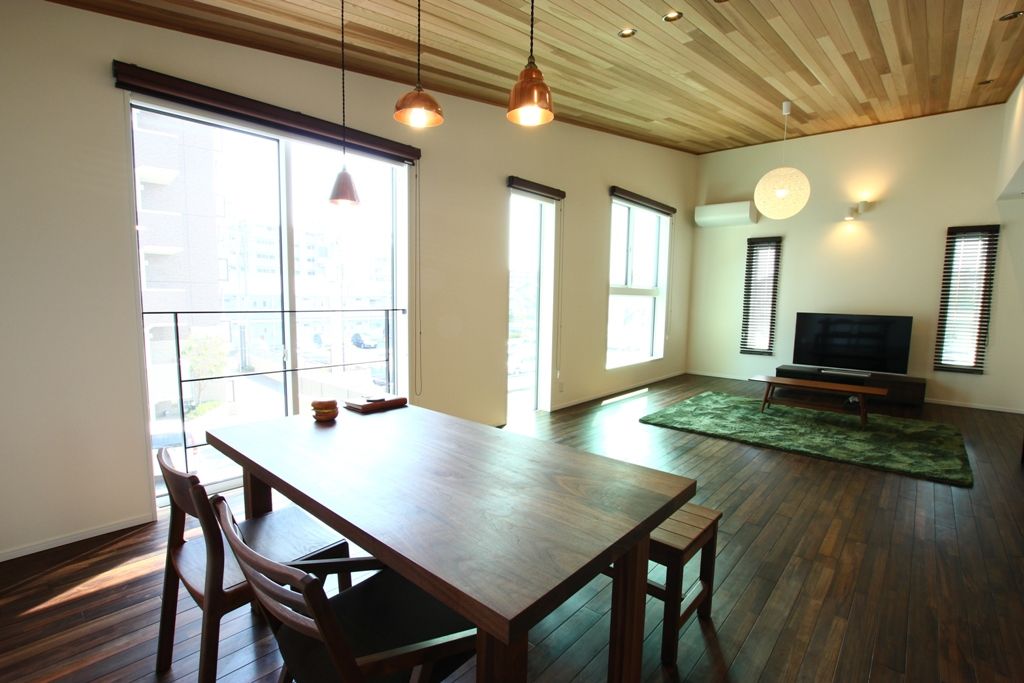 アサヒアレックス 【2230万円】２階リビングで広がる開放感　シンプルさに際立つ木の温もりの建築実例画像5