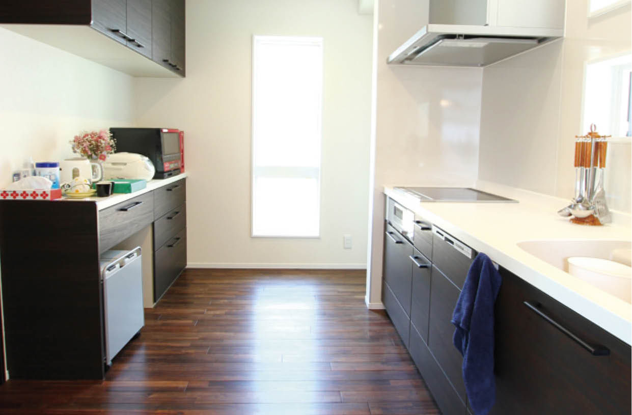 アサヒアレックス 【2230万円】２階リビングで広がる開放感　シンプルさに際立つ木の温もりの建築実例画像7