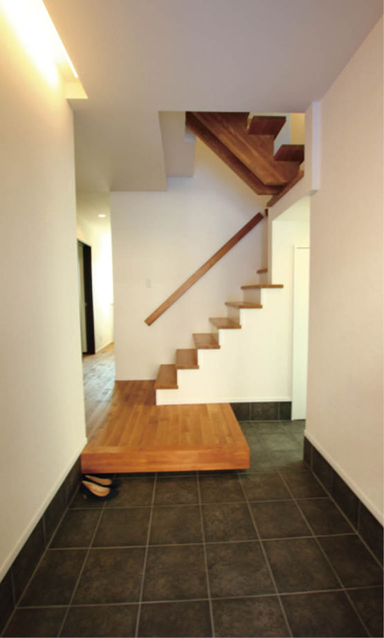 アサヒアレックス 【2230万円】２階リビングで広がる開放感　シンプルさに際立つ木の温もりの建築実例画像9