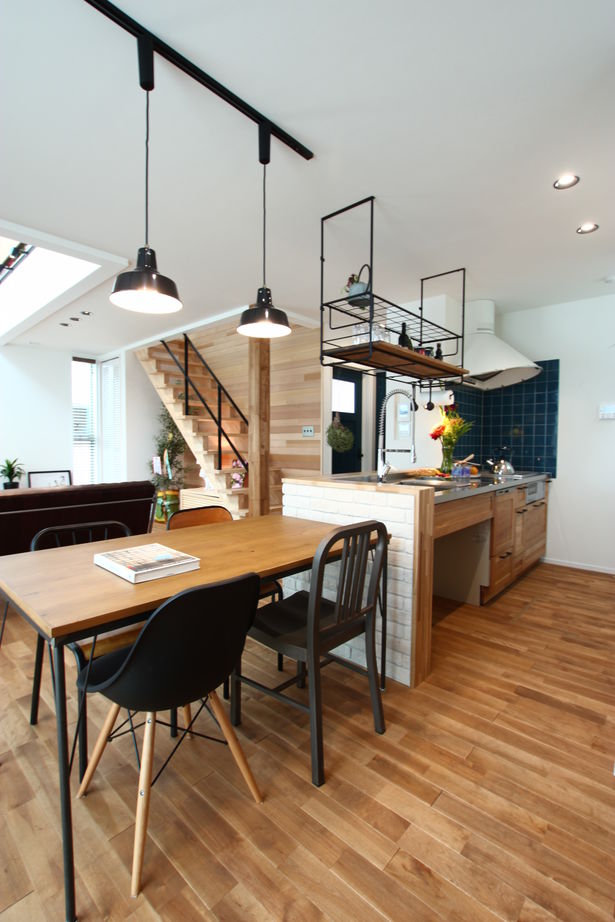 アサヒアレックス 【2050万円】テーマは「タイムレスモダン」。細部のアクセントが目をひく落ち着きある住まいの建築実例画像2