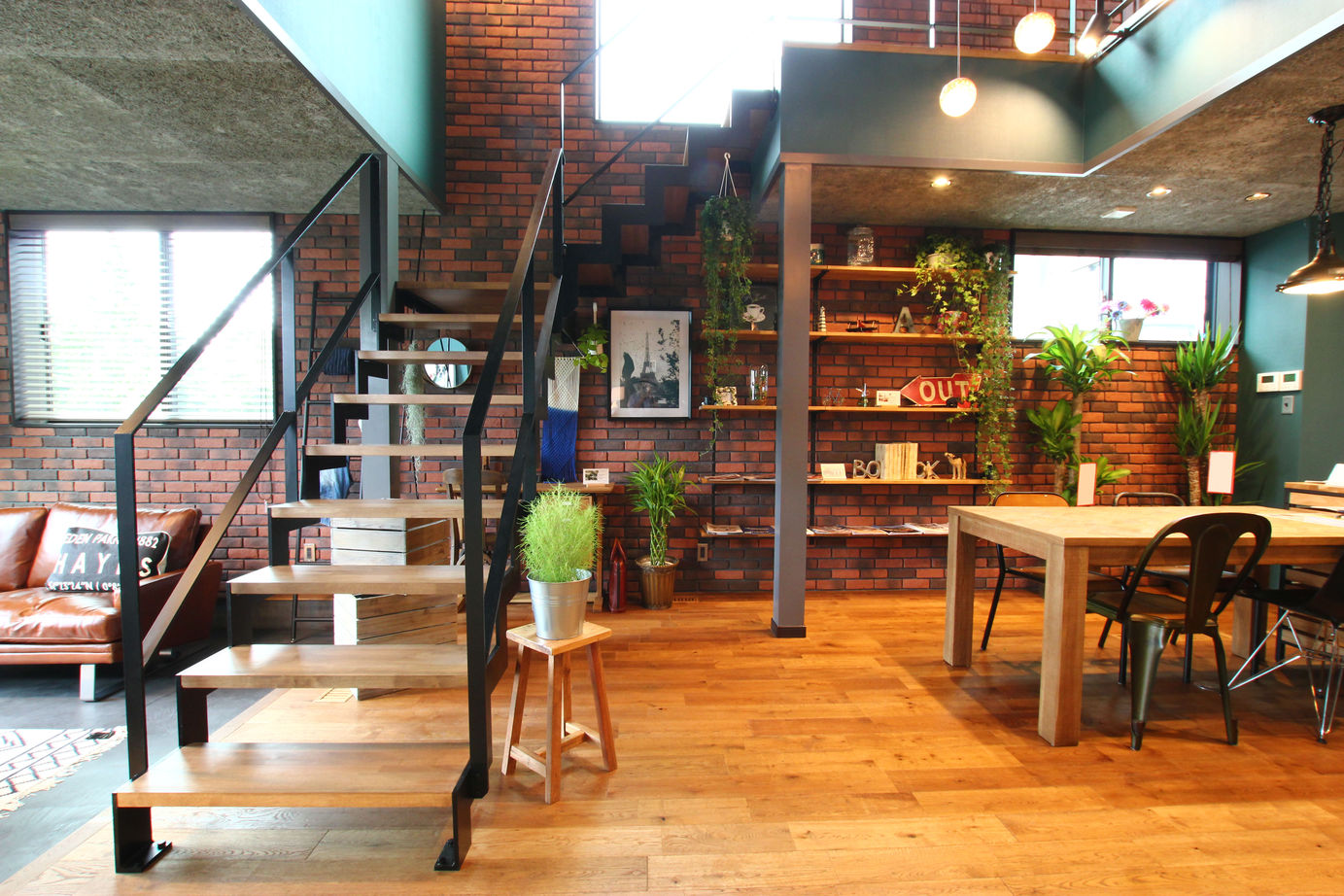 アサヒアレックス 【本体価格2000～2500万円】本物の素材でアンティーク感のあるインダストリアルデザインの建築実例画像2