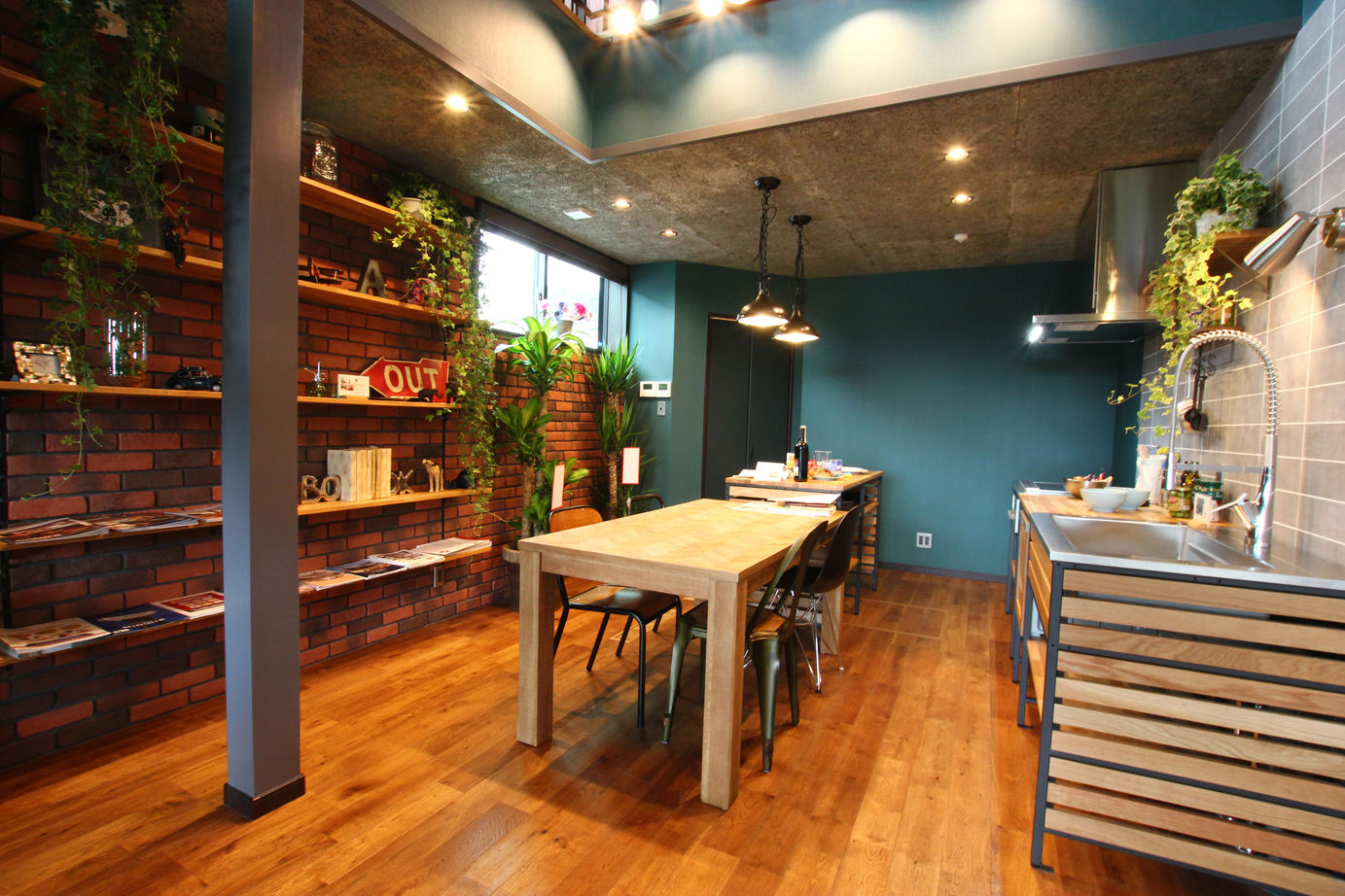 アサヒアレックス 【本体価格2000～2500万円】本物の素材でアンティーク感のあるインダストリアルデザインの建築実例画像3