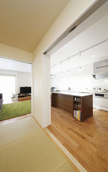 アサヒアレックス 【本体価格3,100万円】趣味や団らんを楽しむ屋上庭園と、カフェのような北欧風リビングのある家の建築実例画像4