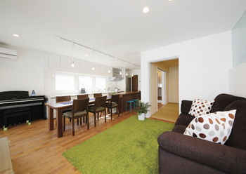 アサヒアレックス 【本体価格3,100万円】趣味や団らんを楽しむ屋上庭園と、カフェのような北欧風リビングのある家の建築実例画像5