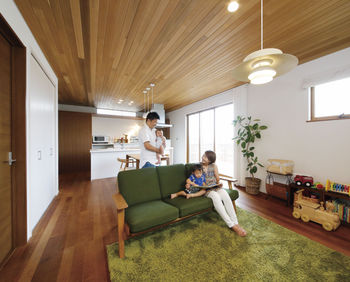 アサヒアレックス 木の質感を生かした提案 デザイン・性能共に満足の家の建築実例画像1