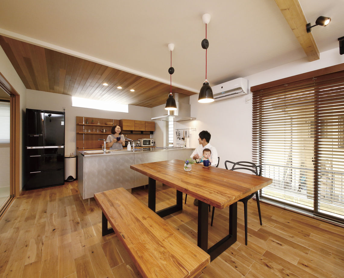 アサヒアレックス 【2000万円～2500万円台/30坪台】【カフェ風の家】自由度の高い注文住宅で叶えた、北欧モダンの住まいの建築実例画像1