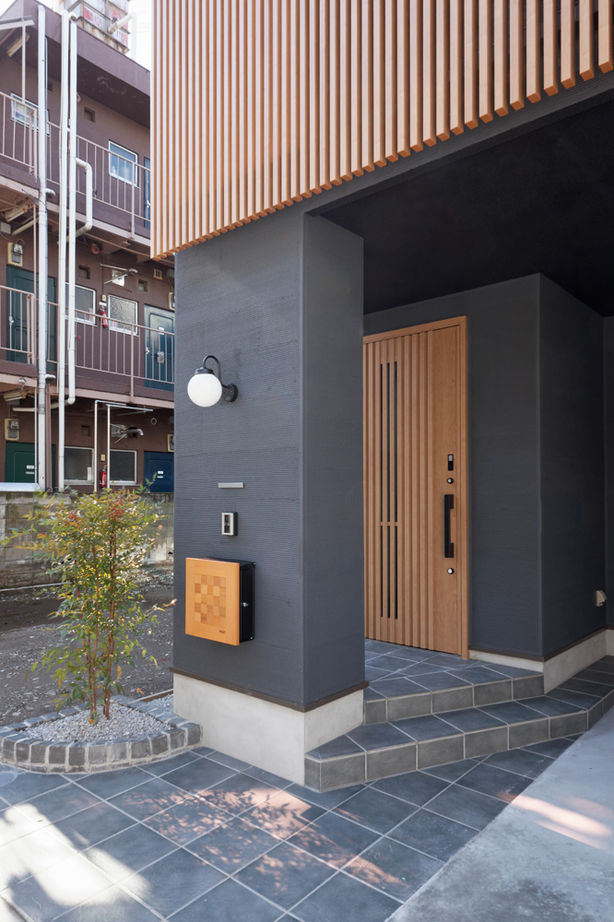 ハウステックス 【2000万円台|30坪台|3階建て|ビルトインガレージ】細長い土地を有効活用。黒の外観がお洒落な和モダンな家の建築実例画像10