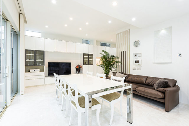 ハウステックス 【30坪台|ガレージ|バルコニー】表情豊かな外観デザイン。海外のオープンスタイルを採用した開放的な家の建築実例画像3