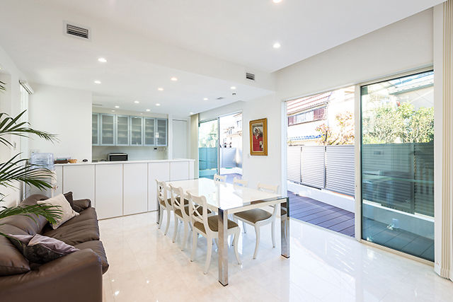 ハウステックス 【30坪台|ガレージ|バルコニー】表情豊かな外観デザイン。海外のオープンスタイルを採用した開放的な家の建築実例画像4