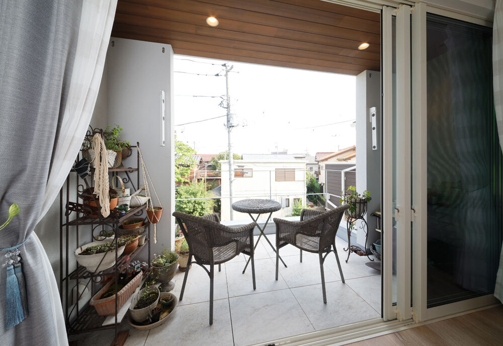 ハウステックス 【狭小地/2階建て/20坪台】インナーバルコニーとスケルトン階段のある開放的なリビングで、心地よい時間の建築実例画像3