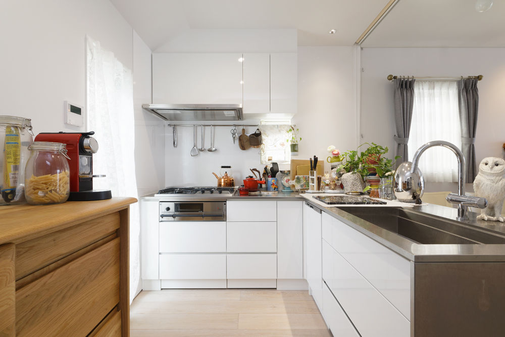 ハウステックス 【狭小地/2階建て/20坪台】インナーバルコニーとスケルトン階段のある開放的なリビングで、心地よい時間の建築実例画像6