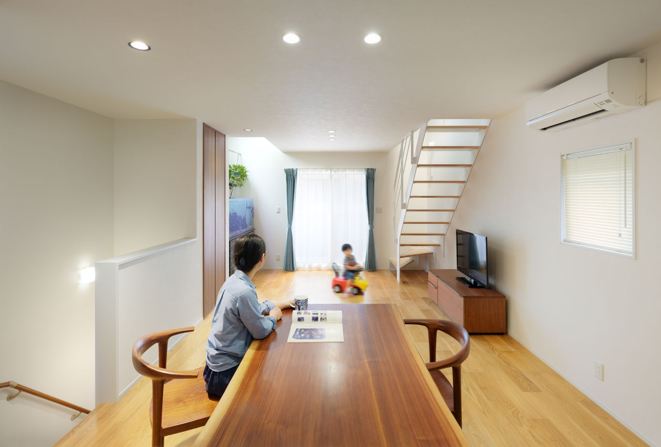 ハウステックス 【4000万円～|20坪台|狭小地|地下室】音楽やアクアリウムなど趣味を楽しむ。開放的な2階リビングが魅力の家の建築実例画像6