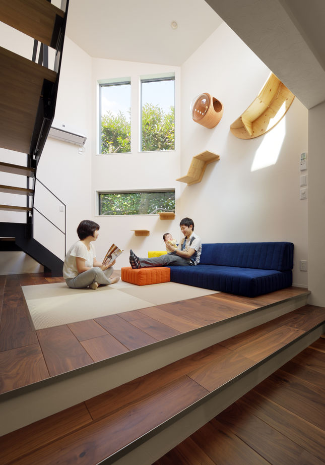 ハウステックス 【2000万円台|20坪台|間取り|2階建て】楽しさと光に満ちたスキップフロアの家。陽だまりの空間で家族団らんの建築実例画像2