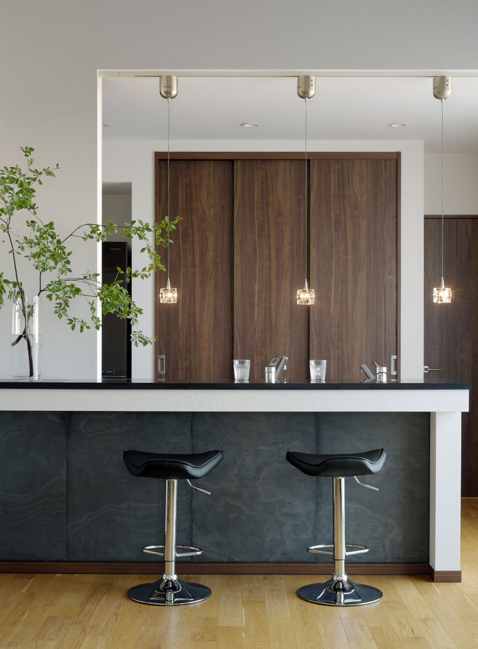 ハウステックス 【3000万円台|40坪台|ビルトインガレージ】暖炉やウッドデッキなど開放的なリゾート空間が広がる二世帯住宅の建築実例画像3