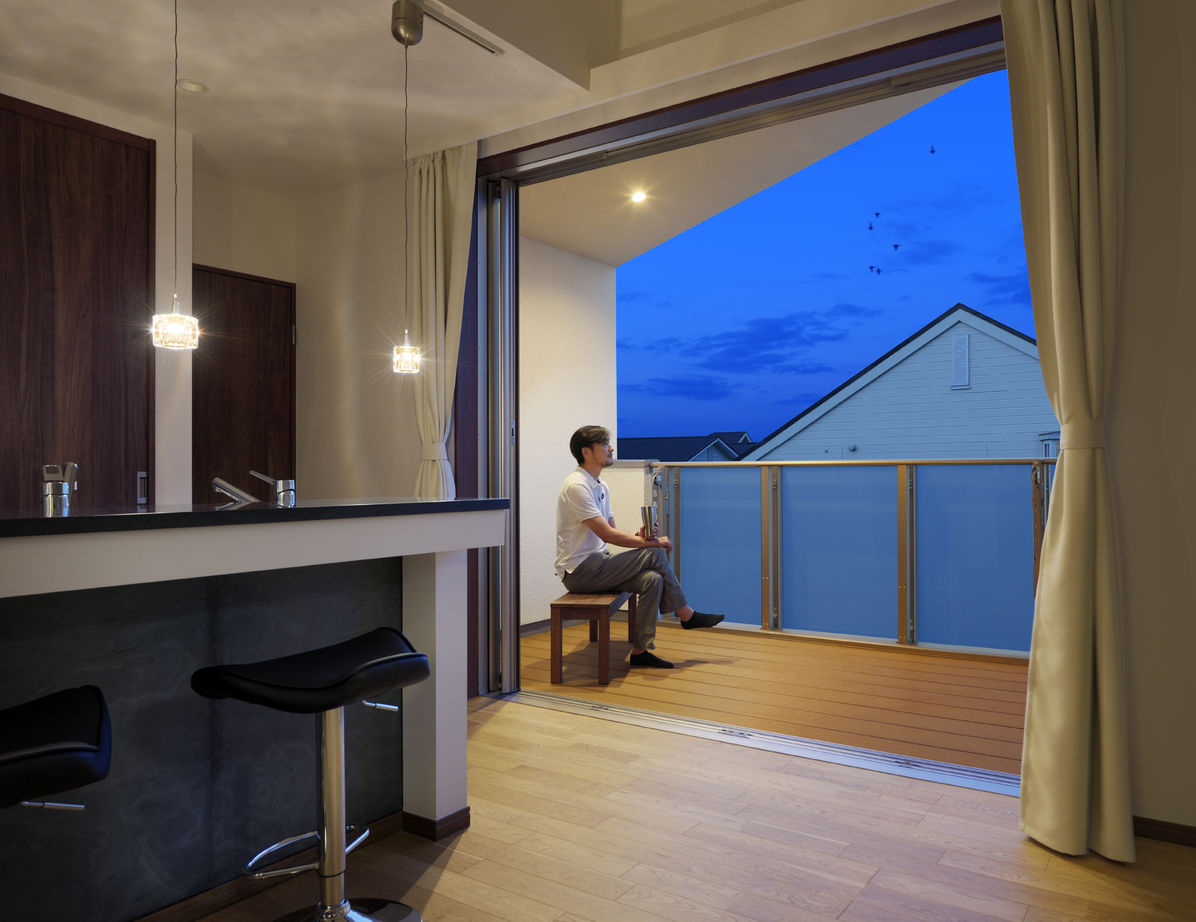 ハウステックス 【3000万円台|40坪台|ビルトインガレージ】暖炉やウッドデッキなど開放的なリゾート空間が広がる二世帯住宅の建築実例画像8