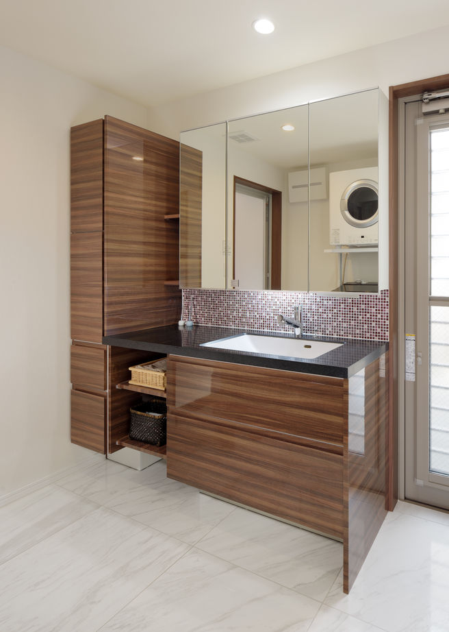 ハウステックス 【3000万円台|40坪台|ビルトインガレージ】暖炉やウッドデッキなど開放的なリゾート空間が広がる二世帯住宅の建築実例画像10