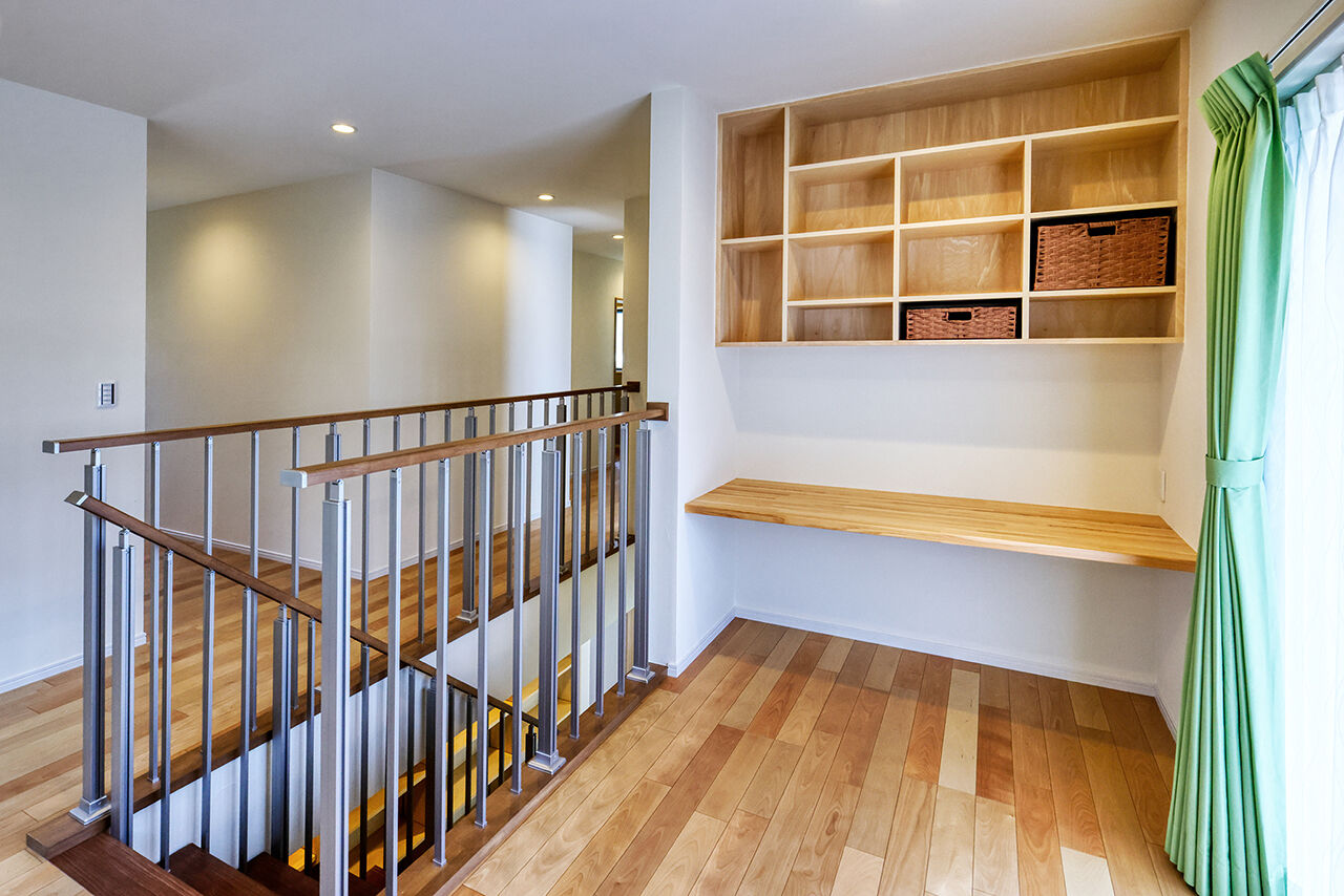 ハウステックス 【9000万円台/60坪台/地下1階・地上2階建て/SE構法】ルーバーの外観が印象的なビルトインガレージのある家の建築実例画像7