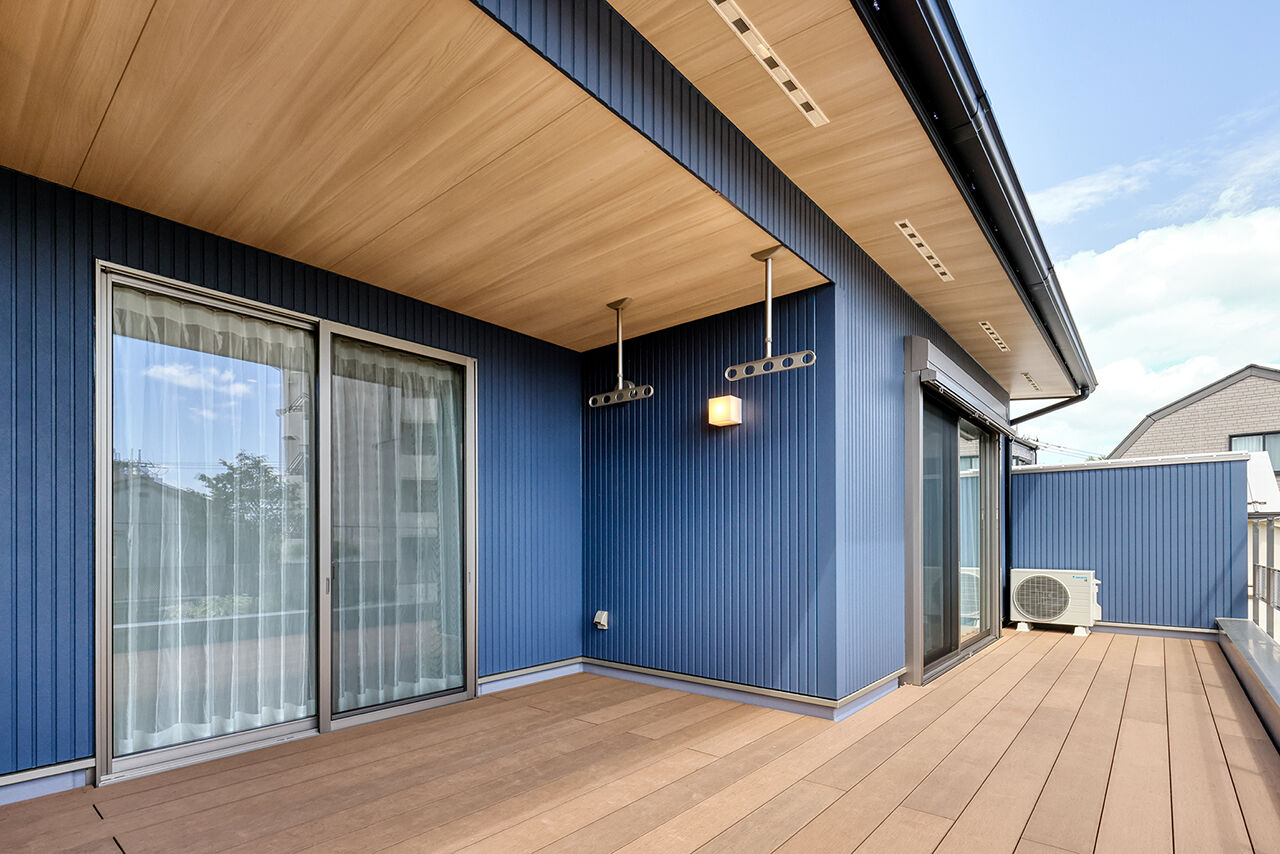 ハウステックス 【9000万円台/60坪台/地下1階・地上2階建て/SE構法】ルーバーの外観が印象的なビルトインガレージのある家の建築実例画像8