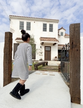 フレンチ工房 【2000万円台/加東市/インナーガレージ】ヴィンテージな風合いをオリジナル塗装で表現の建築実例画像2