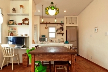 フレンチ工房 【2000万円台/加東市/インナーガレージ】ヴィンテージな風合いをオリジナル塗装で表現の建築実例画像3